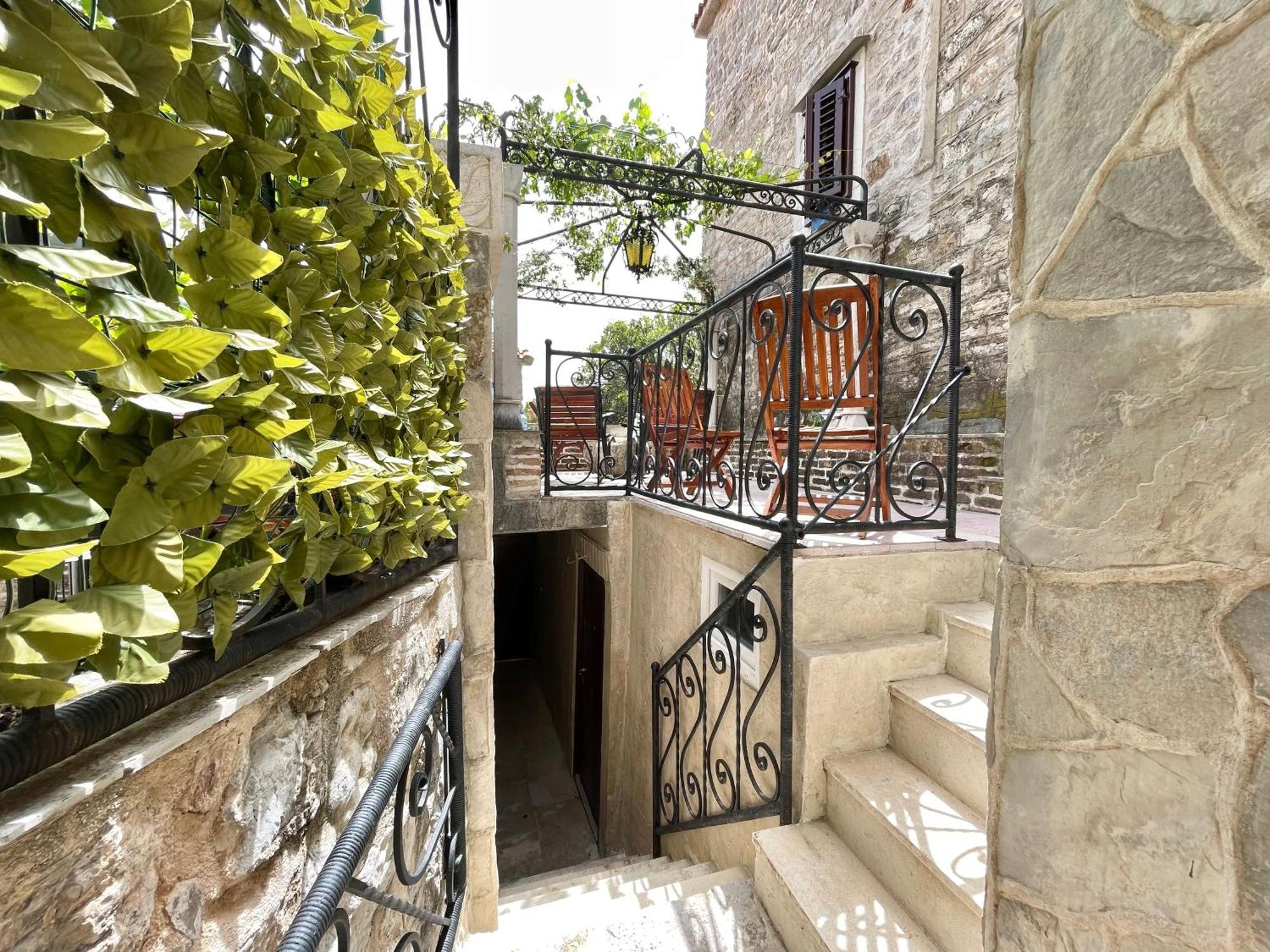 Apartmán Old Town House With Private Garden Budva Exteriér fotografie